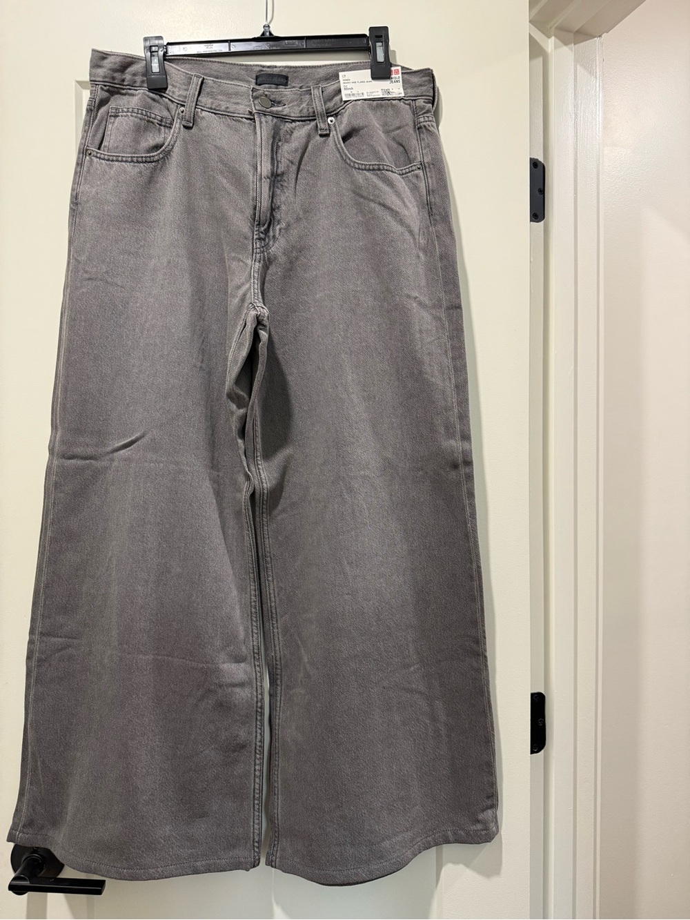 Uniqlo Drapey Wide Flared Gray Jeans, Size 32.